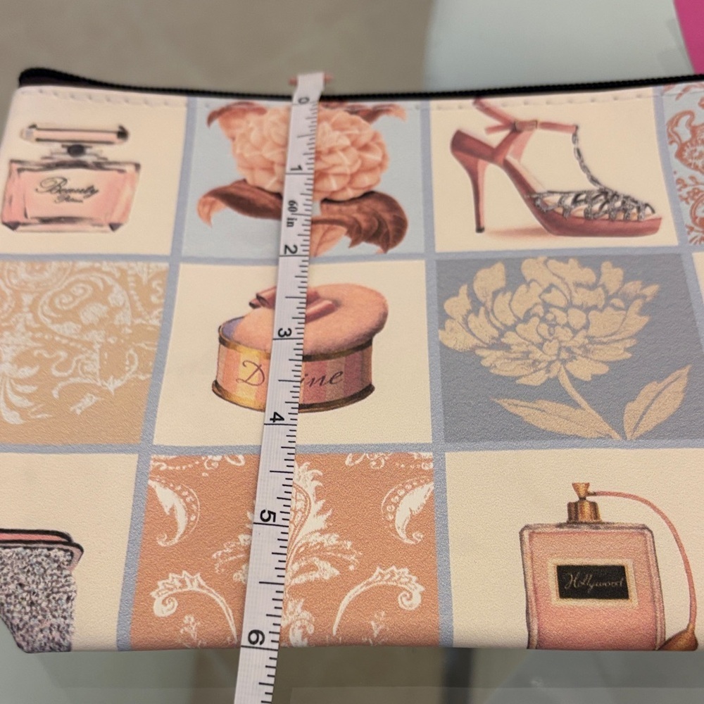 Chic Designer Print Cosmetic Bag - Picture 5 of 5